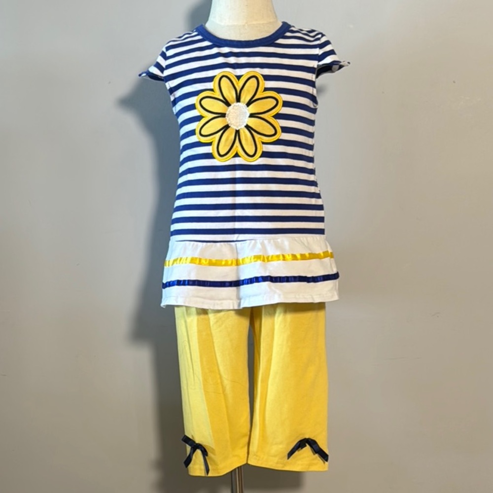 Striped Blue and Yellow Flower Outfit set. Size: 4-5